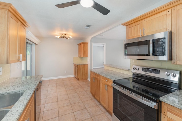 917 Great Bend Rd, Altamonte Springs, FL 32714 - kitchen featuring appliances with stainless steel finishes, tasteful backsplash, ceiling fan, and light brown cabinetry