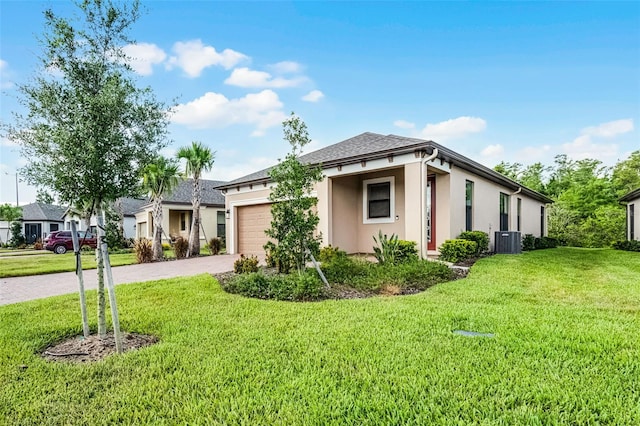 1388 Lombardi Ct, Kissimmee, FL 34759 - view of front of home featuring driveway, stucco siding, a garage, and a front yard