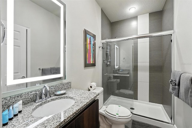 1530 Retreat Cir, Clermont, FL 34714 - full bath featuring a stall shower and vanity