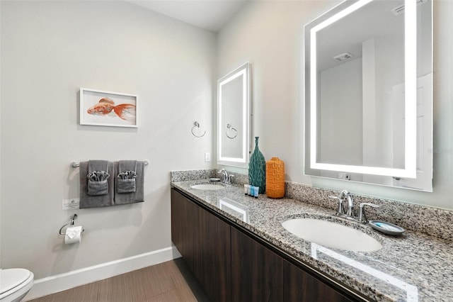 1530 Retreat Cir, Clermont, FL 34714 - full bath featuring double vanity and wood finished floors