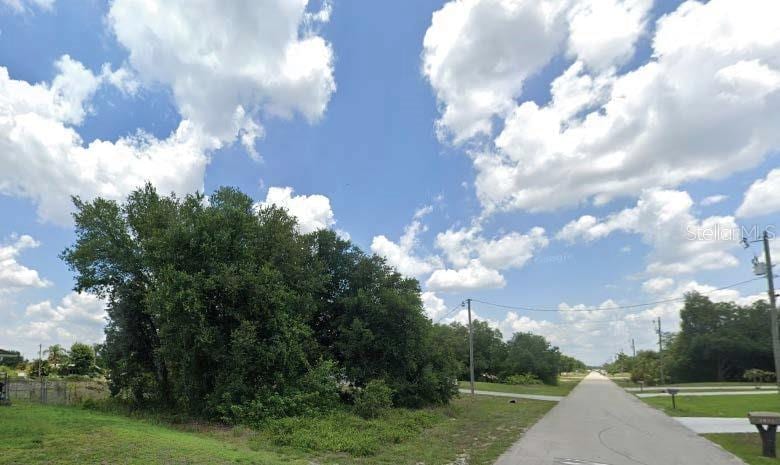 2810 51st St SW, Lehigh Acres, FL 33976 - photo 2