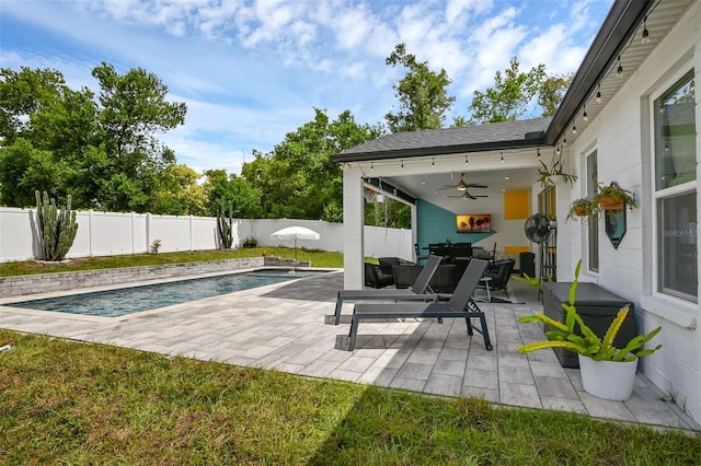 1322 N Bumby Ave, Orlando, FL 32803 - fenced backyard featuring ceiling fan and a patio