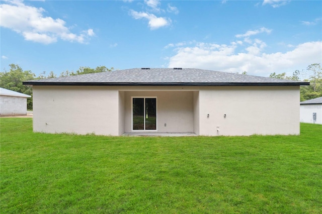 10577 N Umber Ter, Citrus Springs, FL 34434 - rear view of house featuring stucco siding, a yard, and a shingled roof