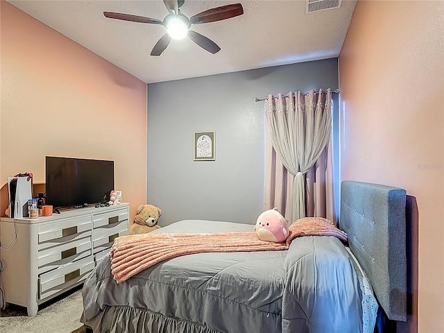 2530 The Oaks Blvd, Kissimmee, FL 34746 - carpeted bedroom with a ceiling fan