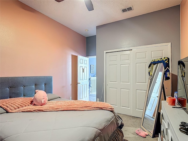 2530 The Oaks Blvd, Kissimmee, FL 34746 - bedroom with light carpet, a closet, and ceiling fan
