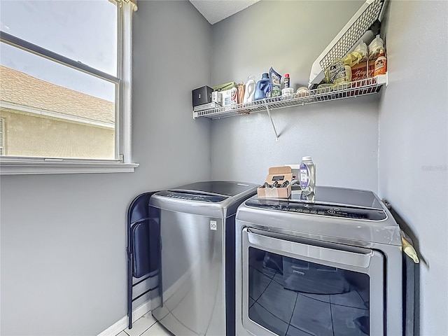 2530 The Oaks Blvd, Kissimmee, FL 34746 - laundry room with independent washer and dryer and tile patterned flooring