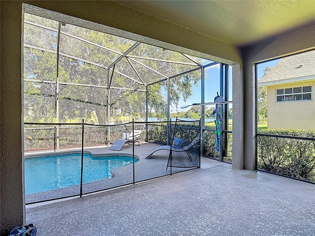 2530 The Oaks Blvd, Kissimmee, FL 34746 - view of pool featuring a patio area and glass enclosure