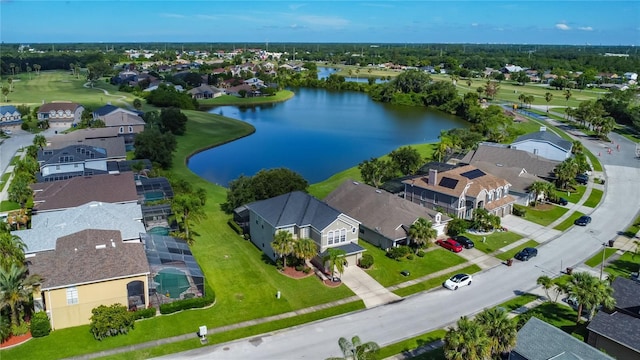2530 The Oaks Blvd, Kissimmee, FL 34746 - aerial view of residential area featuring a large body of water and a golf club