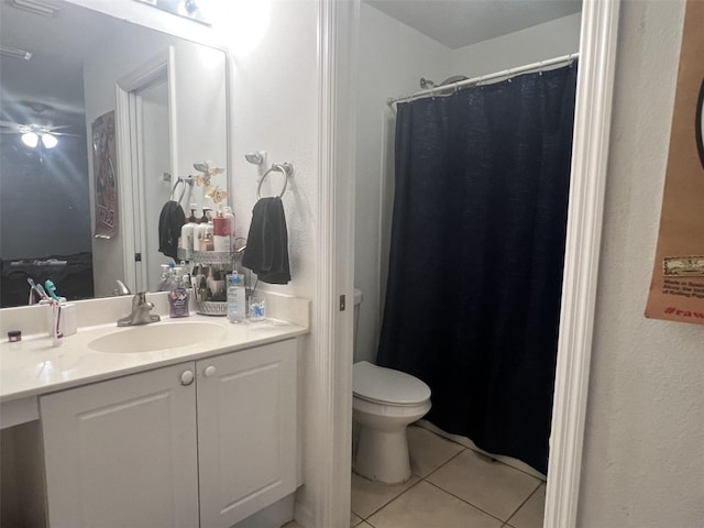 2770 Club Cortile Cir Unit A, Kissimmee, FL 34746 - full bath featuring tile patterned flooring, vanity, a shower with shower curtain, and ceiling fan