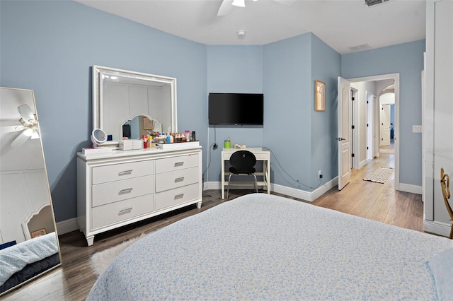 6027 Strada Isle Way, Orlando, FL 32835 - bedroom with wood finished floors and a ceiling fan
