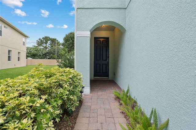 6027 Strada Isle Way, Orlando, FL 32835 - doorway to property featuring stucco siding