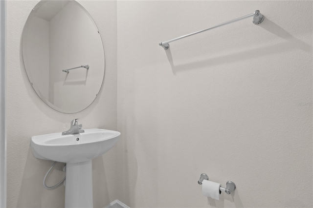 275 Blueberry Ln, Davenport, FL 33837 - bathroom featuring a sink