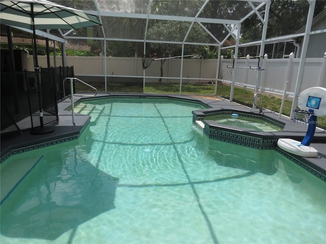 1420 Center St, Ocoee, FL 34761 - view of swimming pool featuring a fenced backyard, a pool with connected hot tub, and a lanai