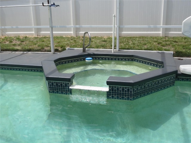 1420 Center St, Ocoee, FL 34761 - outdoor pool with an in-ground hot tub