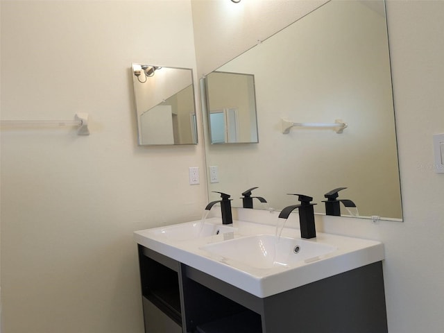 1027 Sheeler Hills Dr, Apopka, FL 32703 - bathroom featuring double vanity