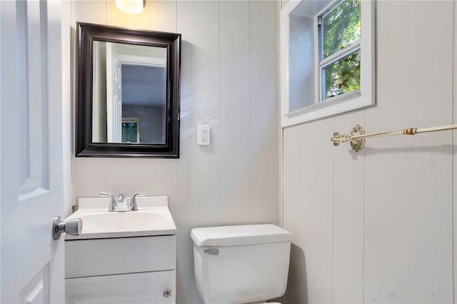 1630 Lakeview Ct, Eustis, FL 32726 - half bath featuring vanity and a decorative wall