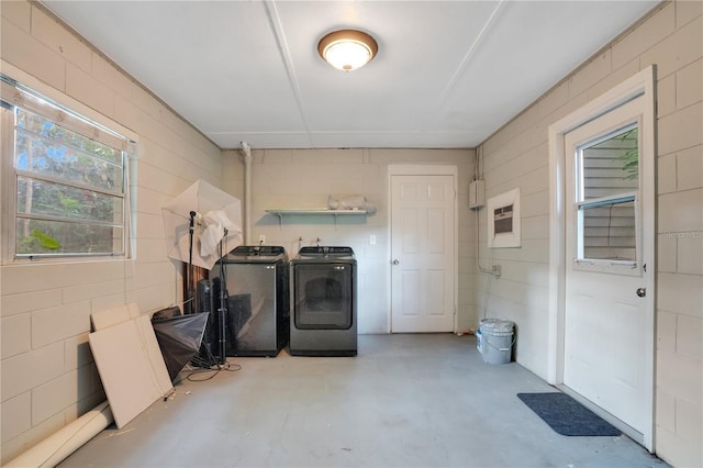 1630 Lakeview Ct, Eustis, FL 32726 - laundry area featuring washing machine and clothes dryer and concrete block wall