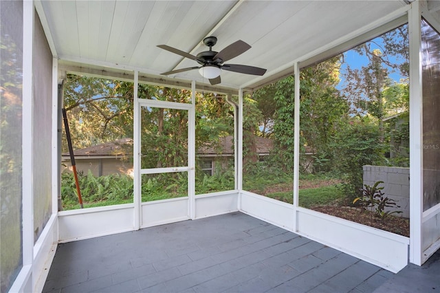 1630 Lakeview Ct, Eustis, FL 32726 - unfurnished sunroom with a ceiling fan