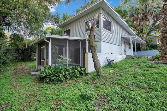 1630 Lakeview Ct, Eustis, FL 32726 - view of side of property featuring a sunroom