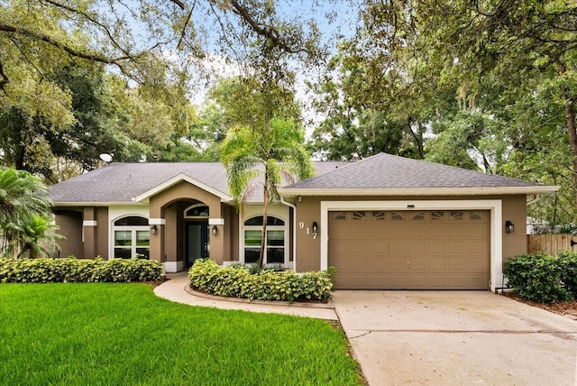 917 Southern Oak Ln, Apopka, FL 32712 - ranch-style house featuring stucco siding, an attached garage, a front lawn, and concrete driveway