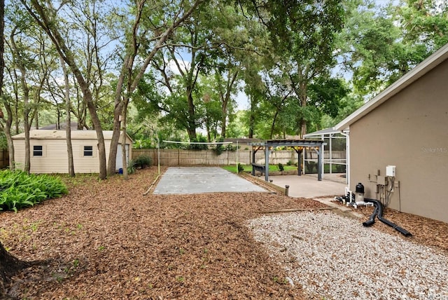 917 Southern Oak Ln, Apopka, FL 32712 - fenced backyard featuring a patio area, an outdoor structure, and view of scattered trees