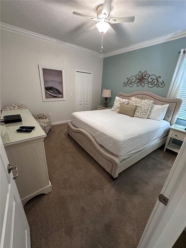 1452 Moon Valley Dr, Davenport, FL 33896 - bedroom with dark carpet, crown molding, a closet, ceiling fan, and a textured ceiling