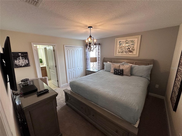 1452 Moon Valley Dr, Davenport, FL 33896 - bedroom featuring a chandelier, carpet, connected bathroom, a closet, and a textured ceiling