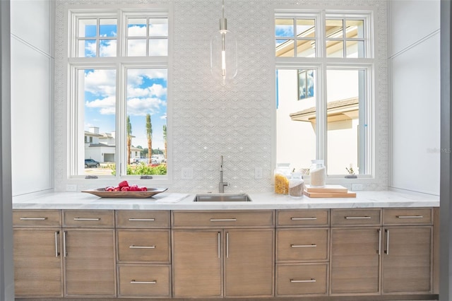 4007 Grande Brick Loop Unit 13, Orlando, FL 32837 - bar featuring plenty of natural light and decorative light fixtures