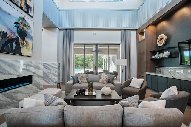 4007 Grande Brick Loop Unit 13, Orlando, FL 32837 - living area with a towering ceiling, healthy amount of natural light, and light wood-style floors