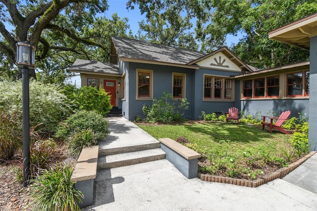 524 S Lakeview Ave, Winter Garden, FL 34787 - view of front of home featuring stucco siding and a front lawn