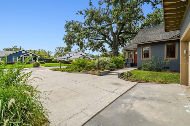 524 S Lakeview Ave, Winter Garden, FL 34787 - view of patio / terrace with a residential view and driveway
