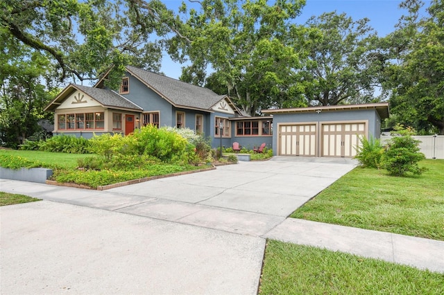 524 S Lakeview Ave, Winter Garden, FL 34787 - view of front facade with stucco siding, a front yard, and driveway