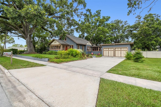 524 S Lakeview Ave, Winter Garden, FL 34787 - single story home with driveway and an attached garage