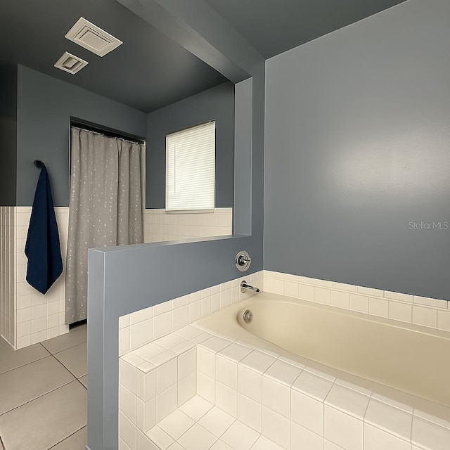 831 Fletcher Rd SE, Palm Bay, FL 32909 - bathroom featuring a bath