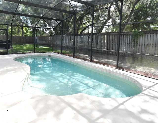 2131 Kaylas Ct, Orlando, FL 32817 - view of pool with a fenced backyard, a patio, and glass enclosure
