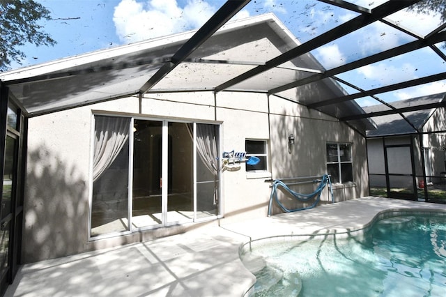 2131 Kaylas Ct, Orlando, FL 32817 - rear view of house with a patio area, stucco siding, an outdoor pool, and a lanai