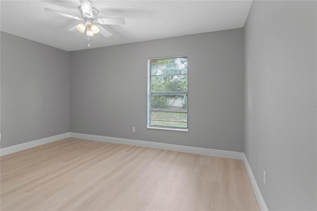 1066 Swanson Dr, Deltona, FL 32738 - spare room with light wood-style floors, a textured ceiling, and ceiling fan