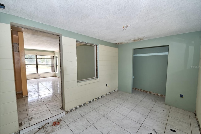 535 Romano Ave, Orlando, FL 32807 - empty room with a textured ceiling