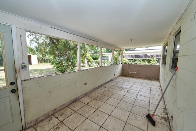 535 Romano Ave, Orlando, FL 32807 - unfurnished sunroom featuring plenty of natural light