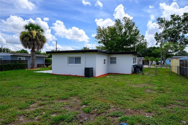 226 Palmyra Dr, Orlando, FL 32807 - rear view of property with stucco siding and a gate