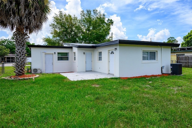 226 Palmyra Dr, Orlando, FL 32807 - rear view of property with stucco siding and a patio area