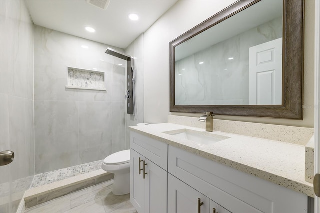 226 Palmyra Dr, Orlando, FL 32807 - bathroom featuring tiled shower, vanity, and recessed lighting