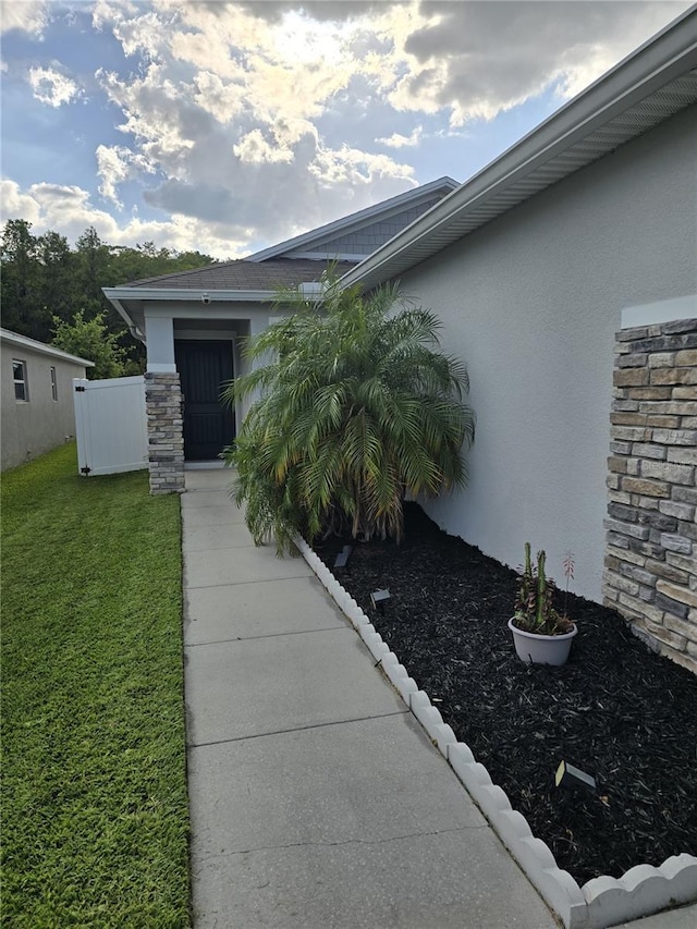 3028 Lakes Crest Ave, Saint Cloud, FL 34772 - entrance to property featuring stucco siding and stone siding