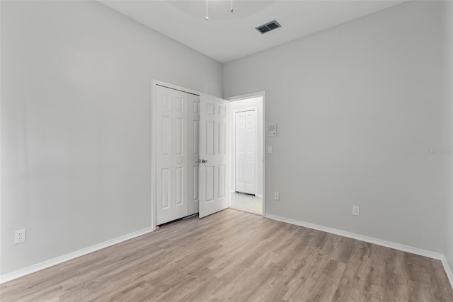 4110 Maplegrove Dr, Orlando, FL 32818 - unfurnished bedroom featuring light wood finished floors, a closet, and ceiling fan