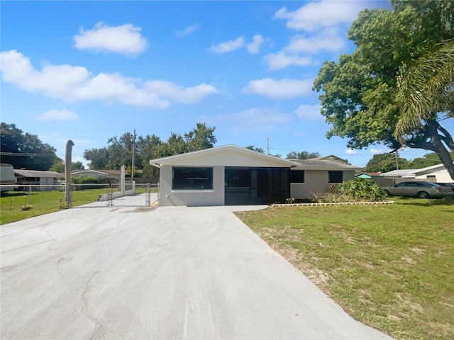2575 King Ave, Auburndale, FL 33823 - view of front facade featuring concrete driveway and a gate