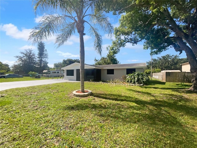 2575 King Ave, Auburndale, FL 33823 - view of front of property with concrete driveway and stucco siding