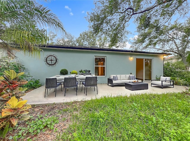 2353 Kingscrest Cir, Apopka, FL 32712 - back of property with an outdoor hangout area, stucco siding, and a patio area