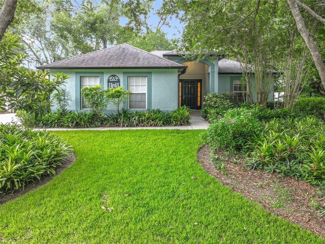 2353 Kingscrest Cir, Apopka, FL 32712 - ranch-style home featuring stucco siding, a front lawn, and roof with shingles