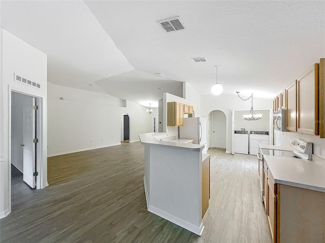 2353 Kingscrest Cir, Apopka, FL 32712 - kitchen with arched walkways, white appliances, vaulted ceiling, and light wood-style floors