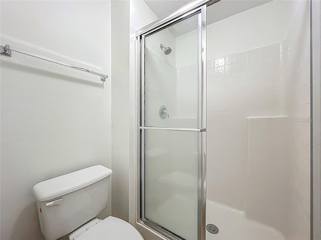 2353 Kingscrest Cir, Apopka, FL 32712 - bathroom featuring a stall shower